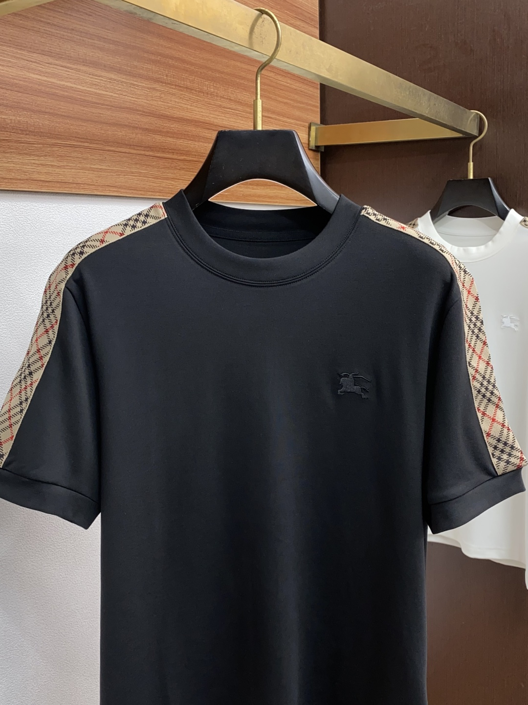 巴宝莉 2025秋冬新款.加厚打底单穿短袖T袖卫衣 订制320莫代尔空气层加厚面料.前后工艺细节特别好，