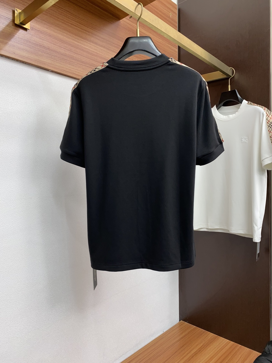 巴宝莉 2025秋冬新款.加厚打底单穿短袖T袖卫衣 订制320莫代尔空气层加厚面料.前后工艺细节特别好，