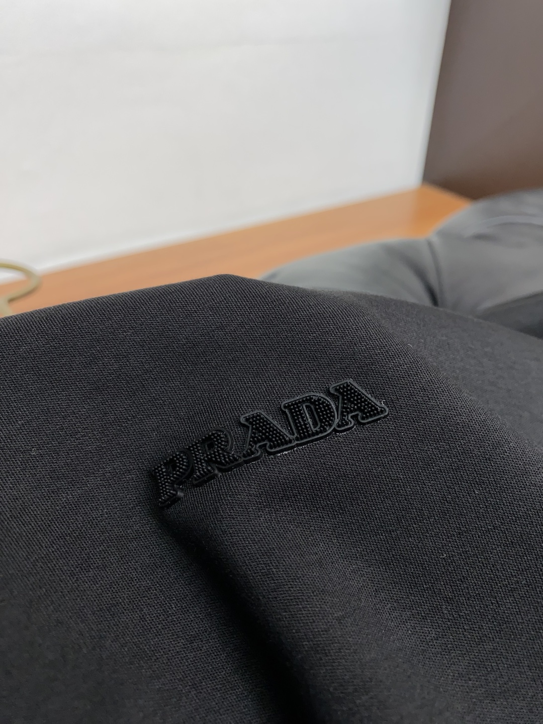 普拉达 2025秋冬新款.加厚打底单穿短袖T袖卫衣 订制320克高密莫代尔空气层加厚面料.前后工艺细节特