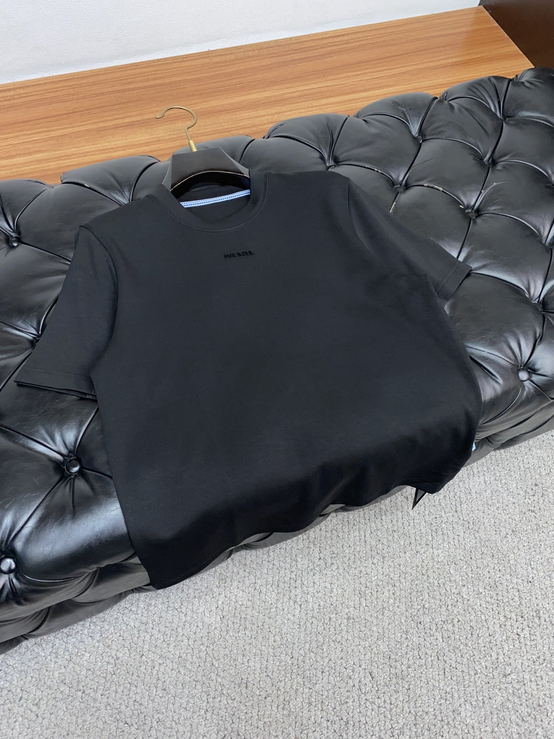 普拉达 2025秋冬新款.加厚打底单穿短袖T袖卫衣 订制320克高密莫代尔空气层加厚面料.前后工艺细节特