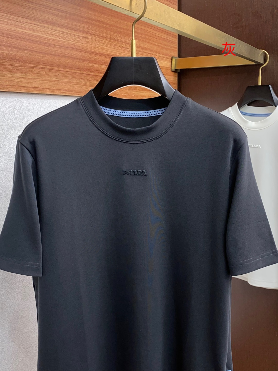 普拉达 2025秋冬新款.加厚打底单穿短袖T袖卫衣 订制320莫代尔空气层加厚面料.前后工艺细节特别好，