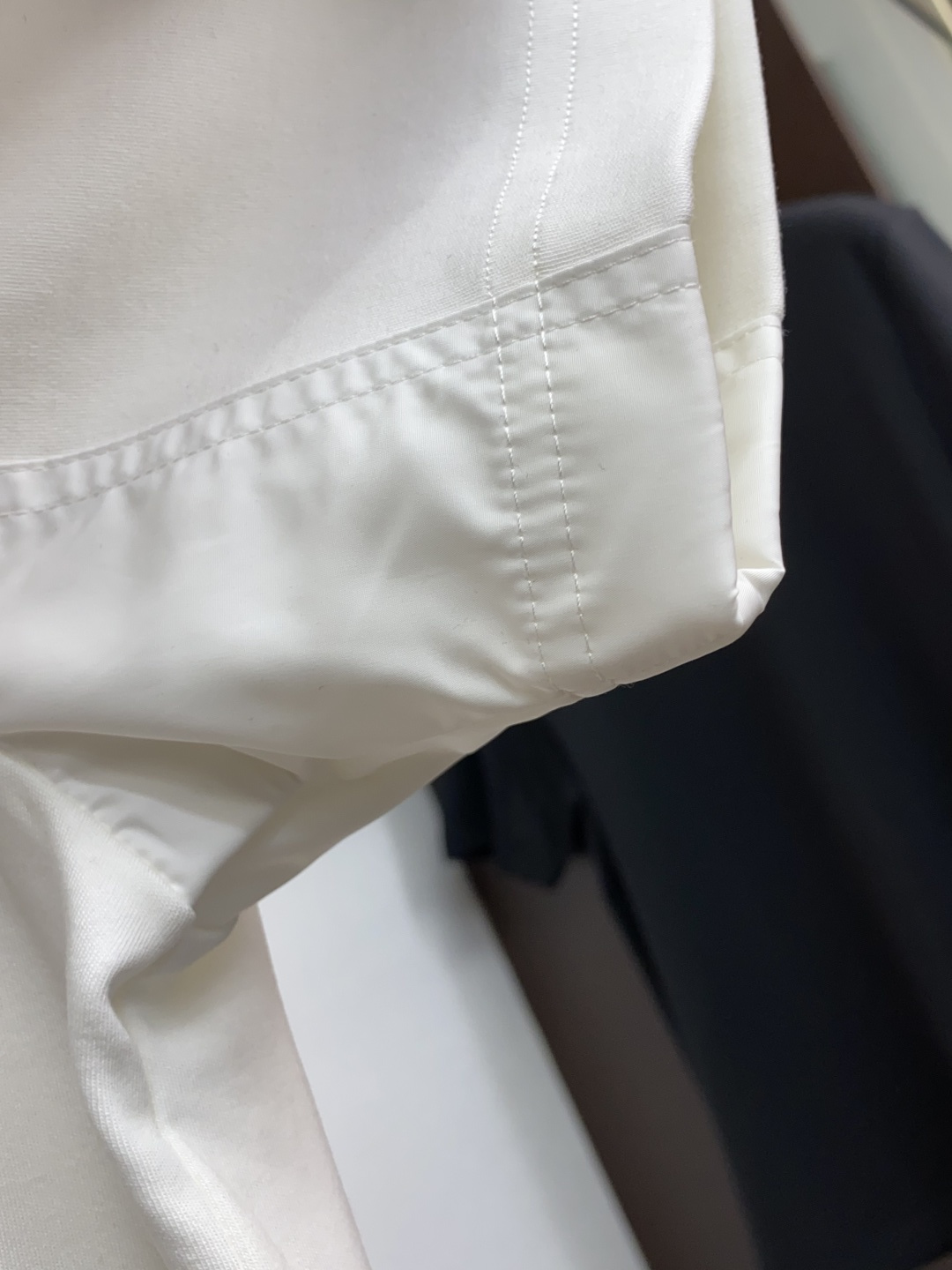 普拉达 2025秋冬新款.加厚打底单穿短袖T袖卫衣 订制320克高密莫代尔空气层加厚面料.前后工艺细节特