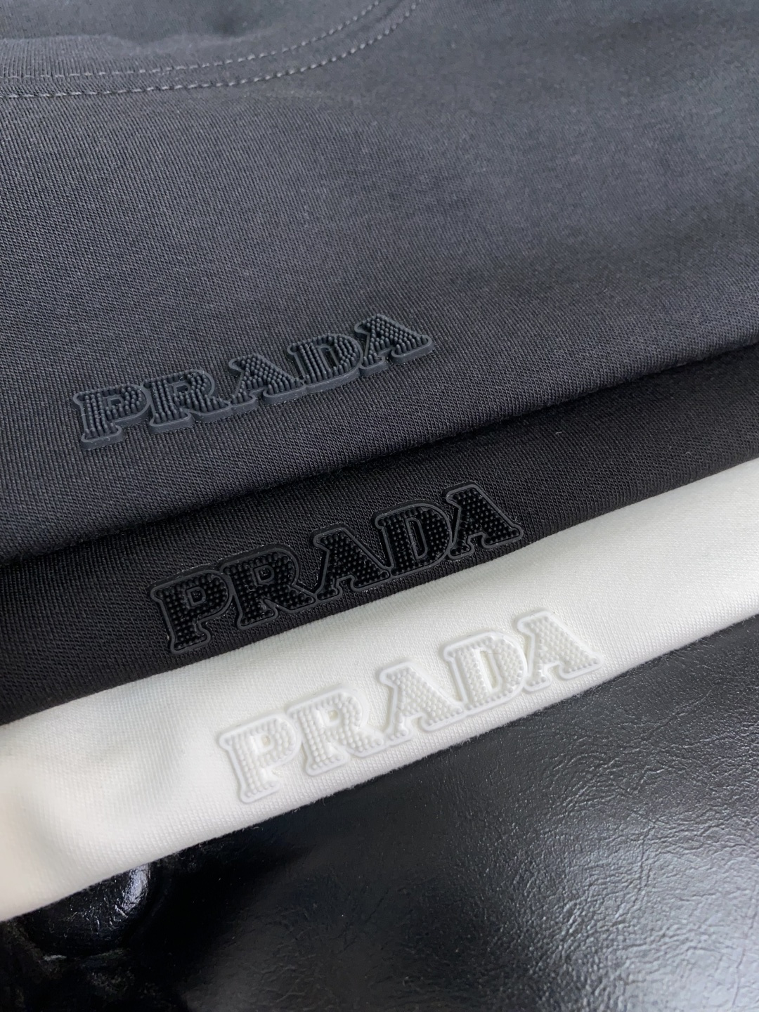 普拉达 2025秋冬新款.加厚打底单穿短袖T袖卫衣 订制320克高密莫代尔空气层加厚面料.前后工艺细节特