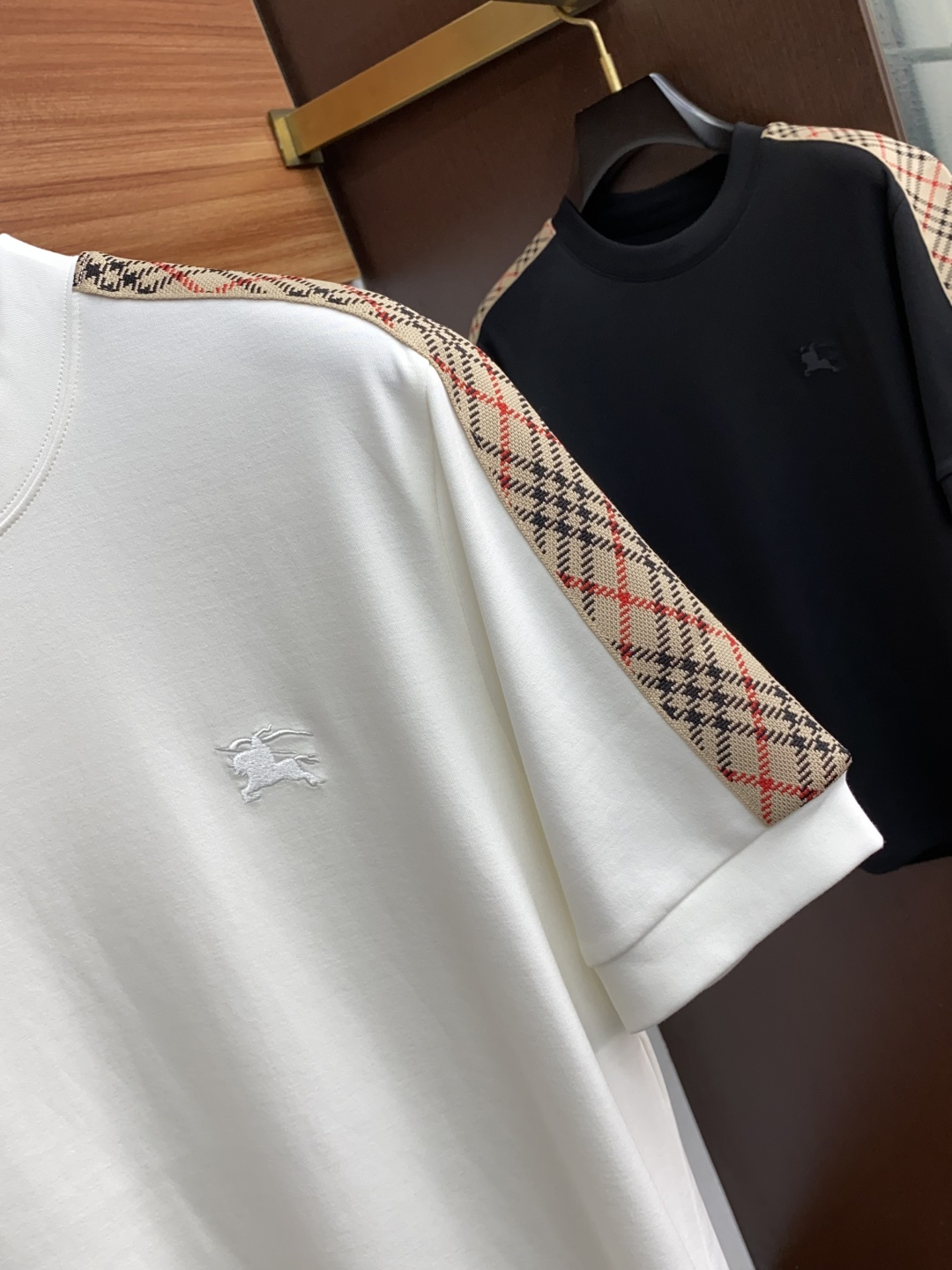 巴宝莉 2025秋冬新款.加厚打底单穿短袖T袖卫衣 订制320莫代尔空气层加厚面料.前后工艺细节特别好，