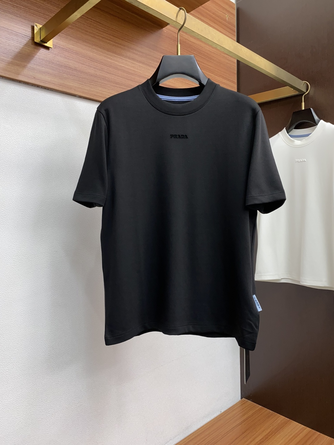 普拉达 2025秋冬新款.加厚打底单穿短袖T袖卫衣 订制320克高密莫代尔空气层加厚面料.前后工艺细节特