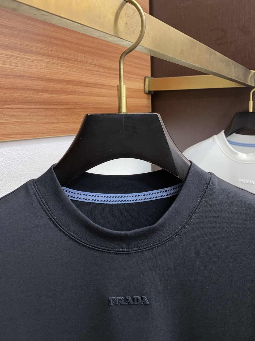 普拉达 2025秋冬新款.加厚打底单穿短袖T袖卫衣 订制320莫代尔空气层加厚面料.前后工艺细节特别好，
