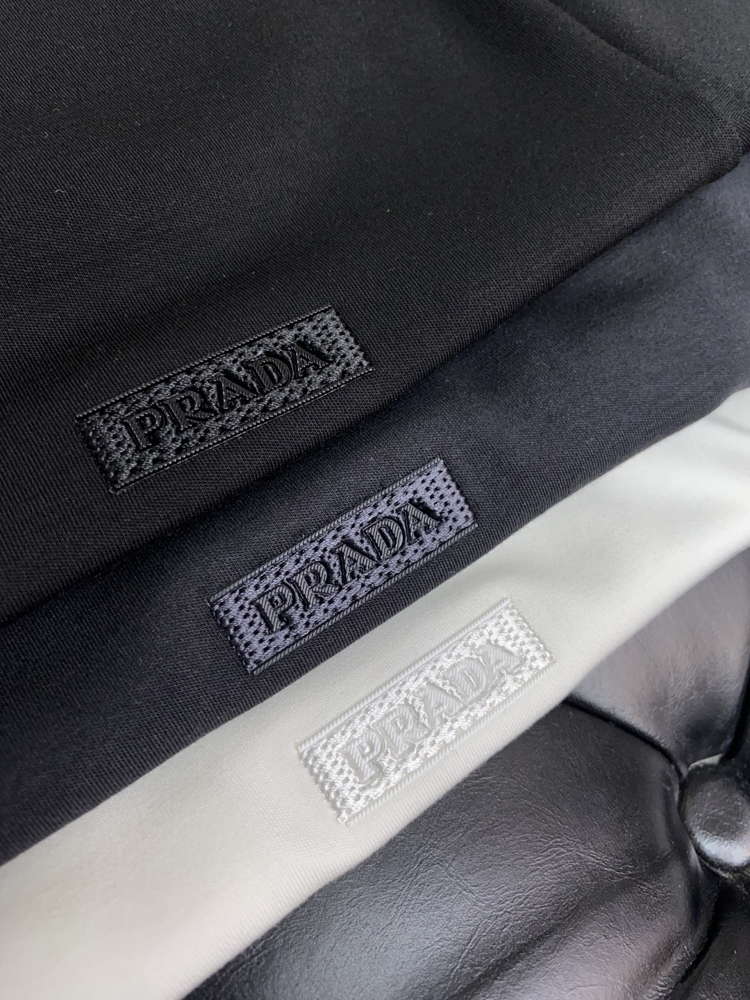 普拉达 2025秋冬新款.加厚打底单穿短袖T袖卫衣 订制320莫代尔空气层加厚面料.前后工艺细节特别好，