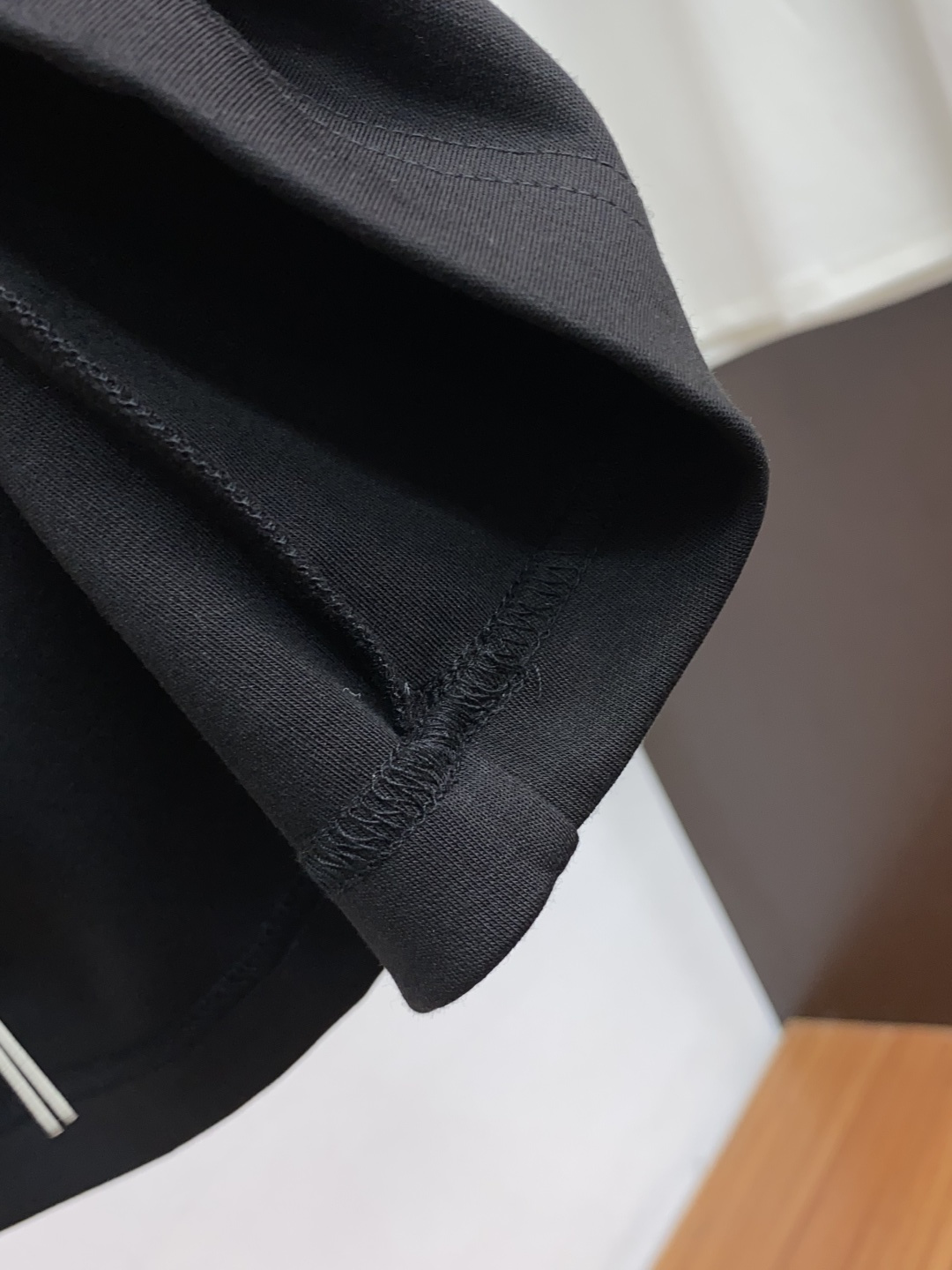 普拉达 2025秋冬新款.加厚打底单穿短袖T袖卫衣 订制320莫代尔空气层加厚面料.前后工艺细节特别好，