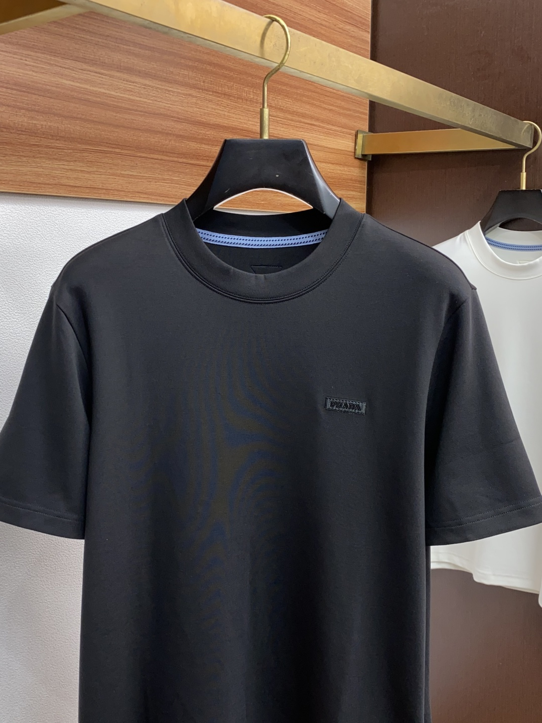 普拉达 2025秋冬新款.加厚打底单穿短袖T袖卫衣 订制320莫代尔空气层加厚面料.前后工艺细节特别好，