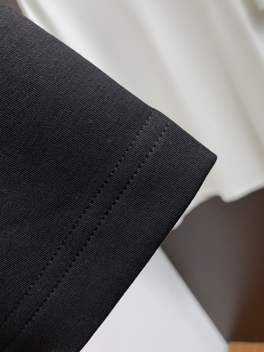 普拉达 2025秋冬新款.加厚打底单穿短袖T袖卫衣 订制320莫代尔空气层加厚面料.前后工艺细节特别好，