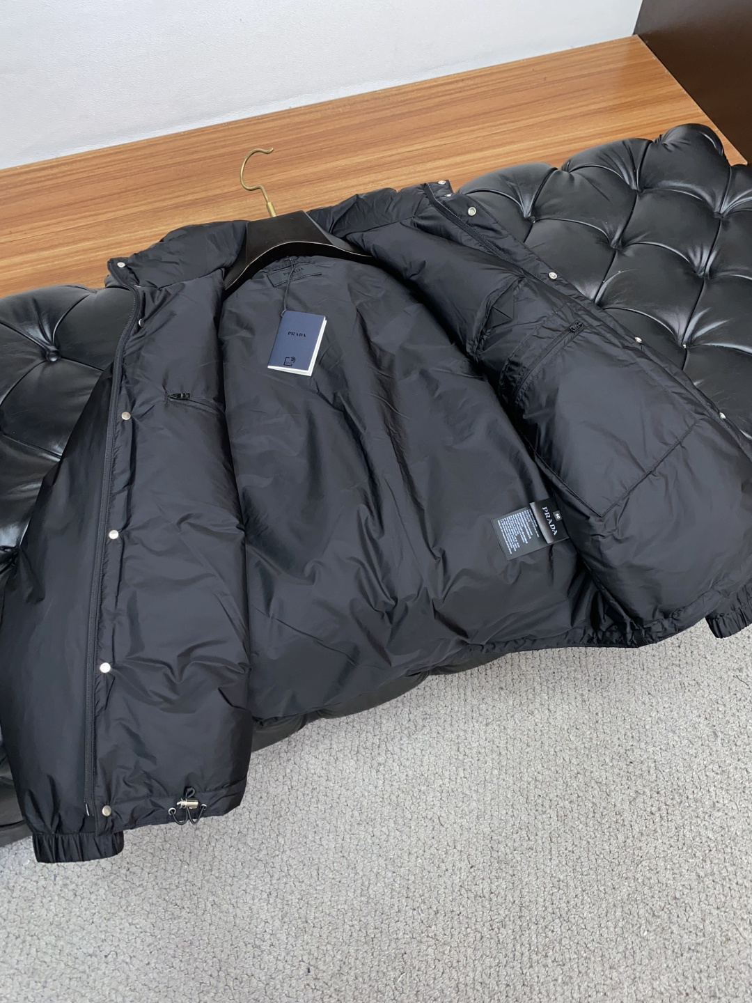 🌾 普拉达 2025秋冬新款🆕羽绒服 原版1:1订制五金配件全进口原版定制 欢迎专柜对比 绝对的高品质 