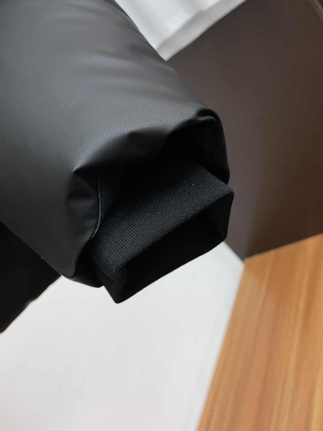 普拉达 2025秋冬新款🆕羽绒服 原版1:1订制五金配件全进口原版定制 欢迎专柜对比 绝对的高品质 采用