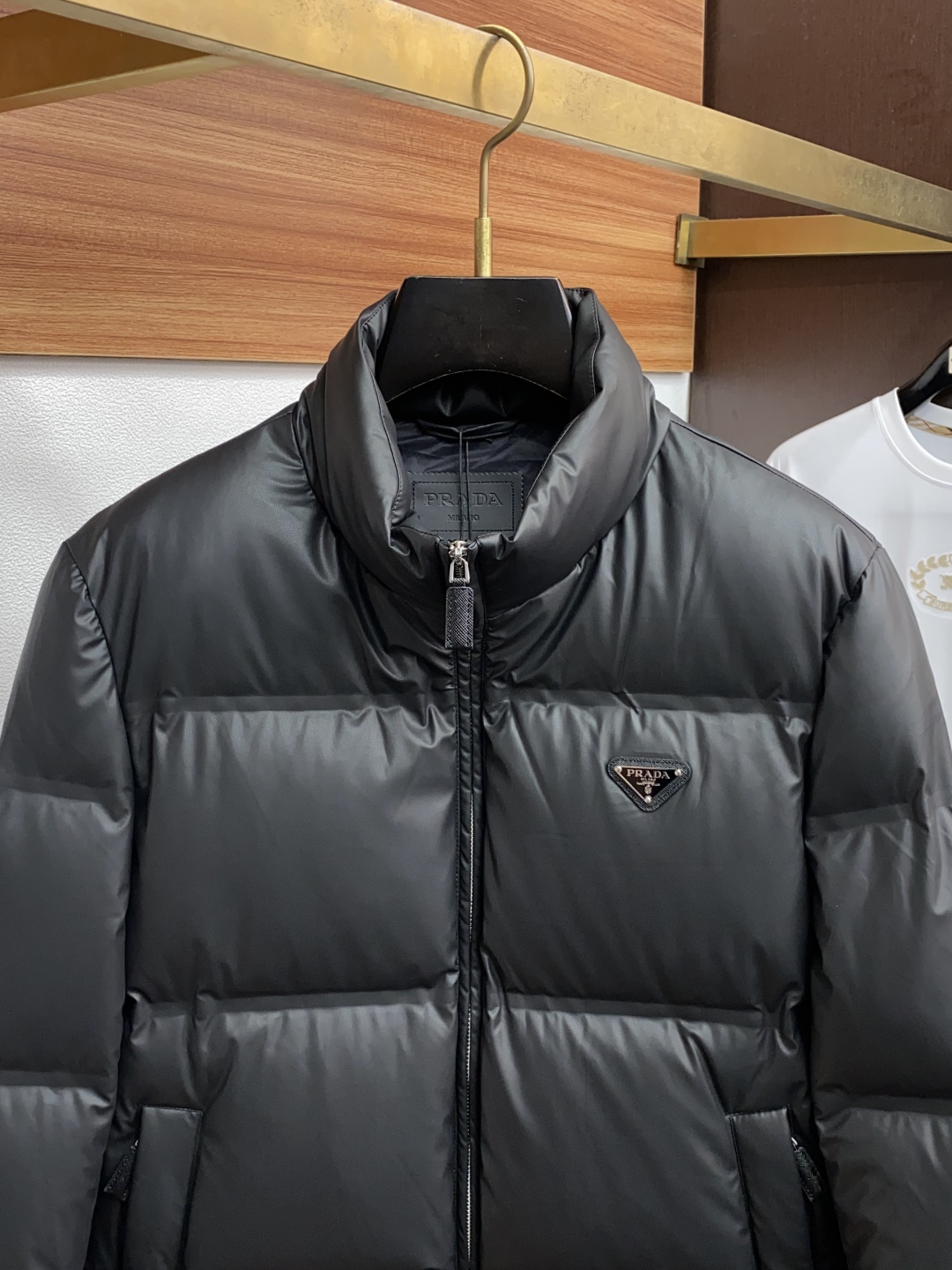 普拉达 2025秋冬新款🆕羽绒服 原版1:1订制五金配件全进口原版定制 欢迎专柜对比 绝对的高品质 采用