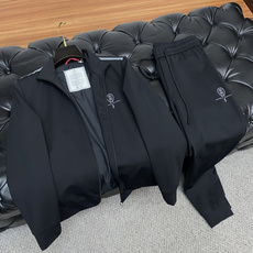 原单套装 BC 2025秋冬新款拉链休闲套装!专柜细节精致高级,品牌logo高级感满满。定织撞色螺纹更显 原单套装 BC 2025秋冬新款拉链休闲套装!专柜细节精致高级,品牌logo高级感满满。定织撞色螺纹更显