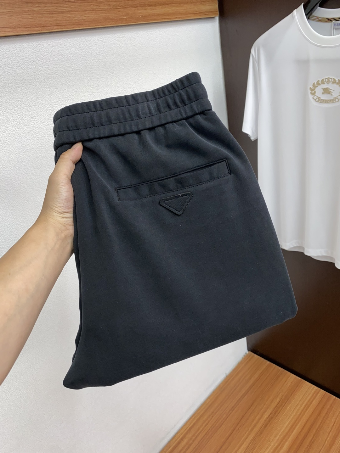 普拉达 2025SS早秋 新品 原单男士休闲裤 每季必出的类型，无需质疑的热卖王牌单品，符合四季最佳的搭