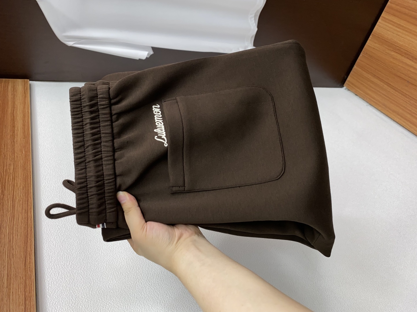 Pantalon de survêtement décontracté Lululemon en coton mélangé marron pour homme