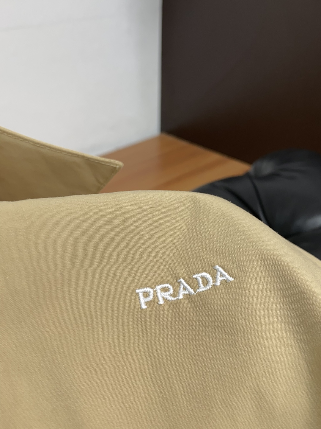普拉达 2025年秋冬新款 官网 高端原厂代工出品，官方经典王牌单品！最新夹克外套 多明星穿搭示范款！！
