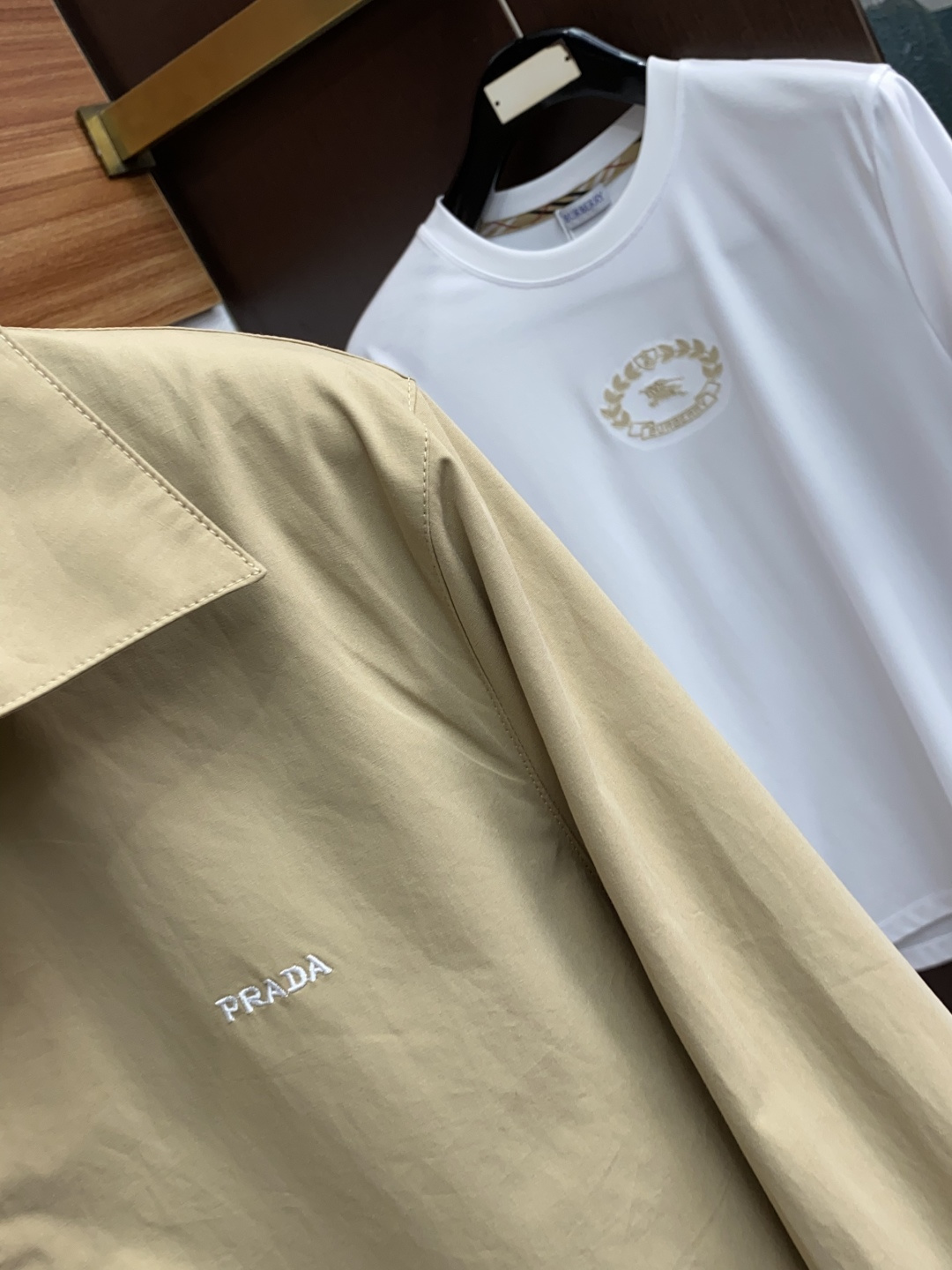 普拉达 2025年秋冬新款 官网 高端原厂代工出品，官方经典王牌单品！最新夹克外套 多明星穿搭示范款！！