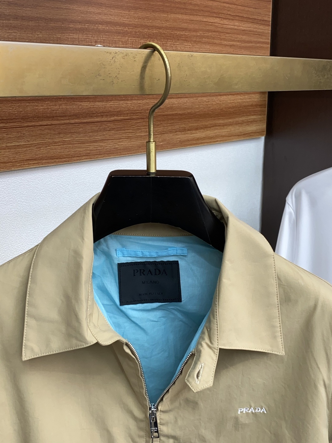 普拉达 2025年秋冬新款 官网 高端原厂代工出品，官方经典王牌单品！最新夹克外套 多明星穿搭示范款！！
