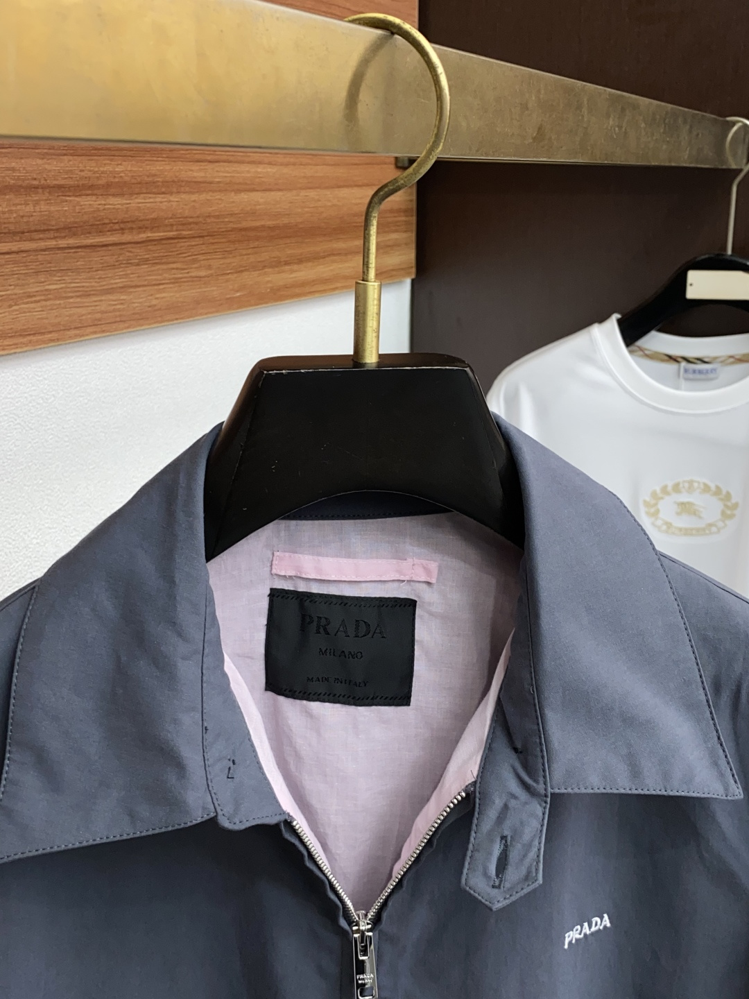 普拉达 2025年秋冬新款 官网 高端原厂代工出品，官方经典王牌单品！最新夹克外套 多明星穿搭示范款！！