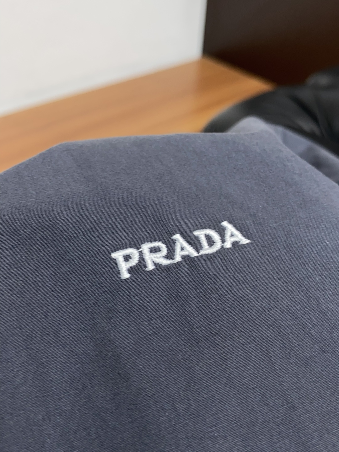 普拉达 2025年秋冬新款 官网 高端原厂代工出品，官方经典王牌单品！最新夹克外套 多明星穿搭示范款！！