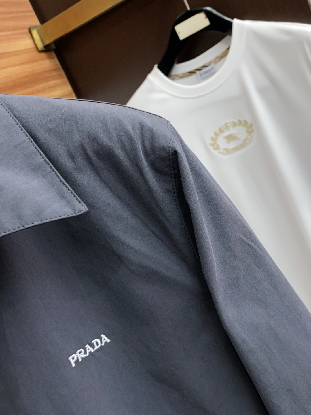 普拉达 2025年秋冬新款 官网 高端原厂代工出品，官方经典王牌单品！最新夹克外套 多明星穿搭示范款！！