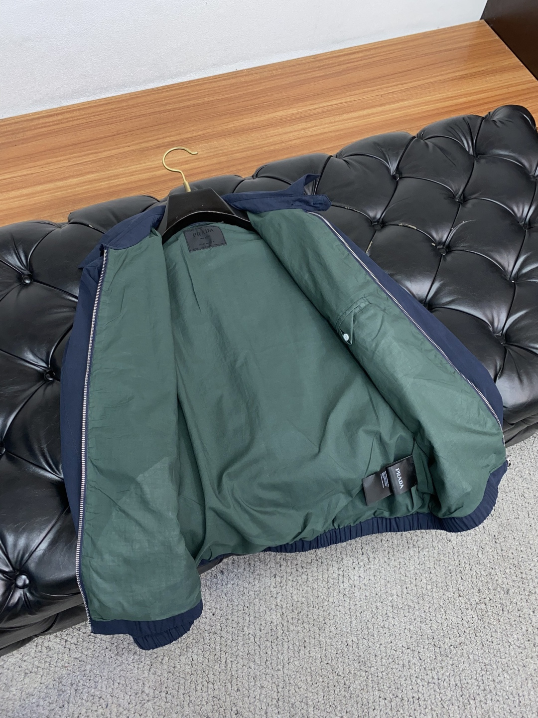普拉达 2025年秋冬新款 官网 高端原厂代工出品，官方经典王牌单品！最新夹克外套 多明星穿搭示范款！！