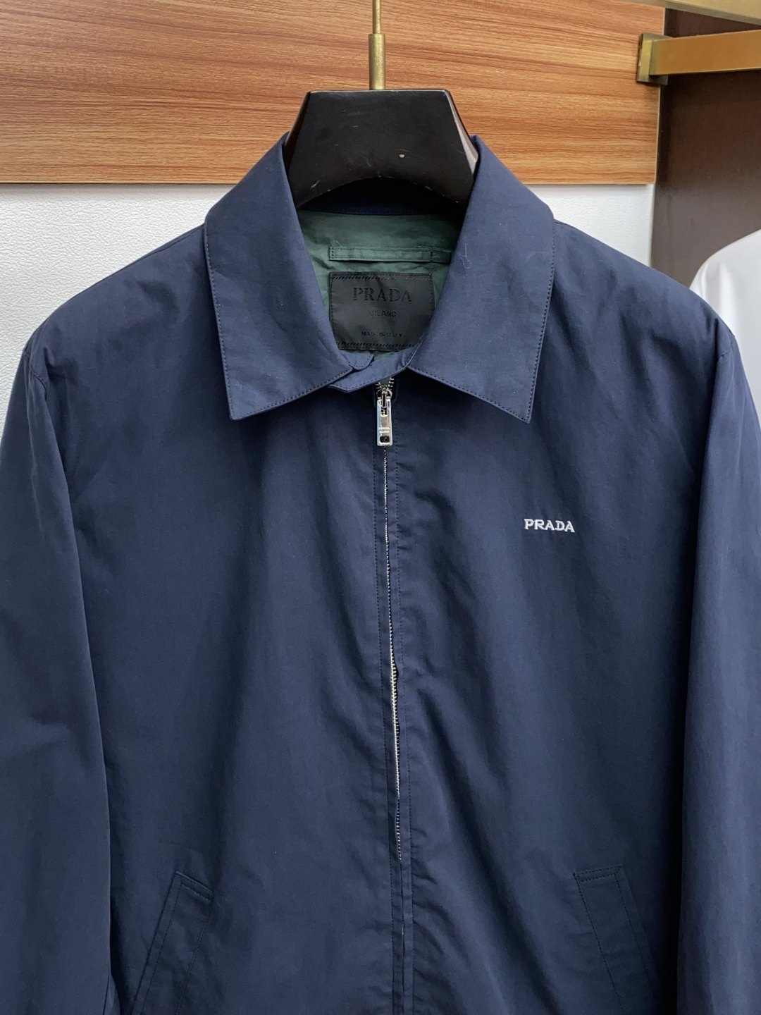 普拉达 2025年秋冬新款 官网 高端原厂代工出品，官方经典王牌单品！最新夹克外套 多明星穿搭示范款！！