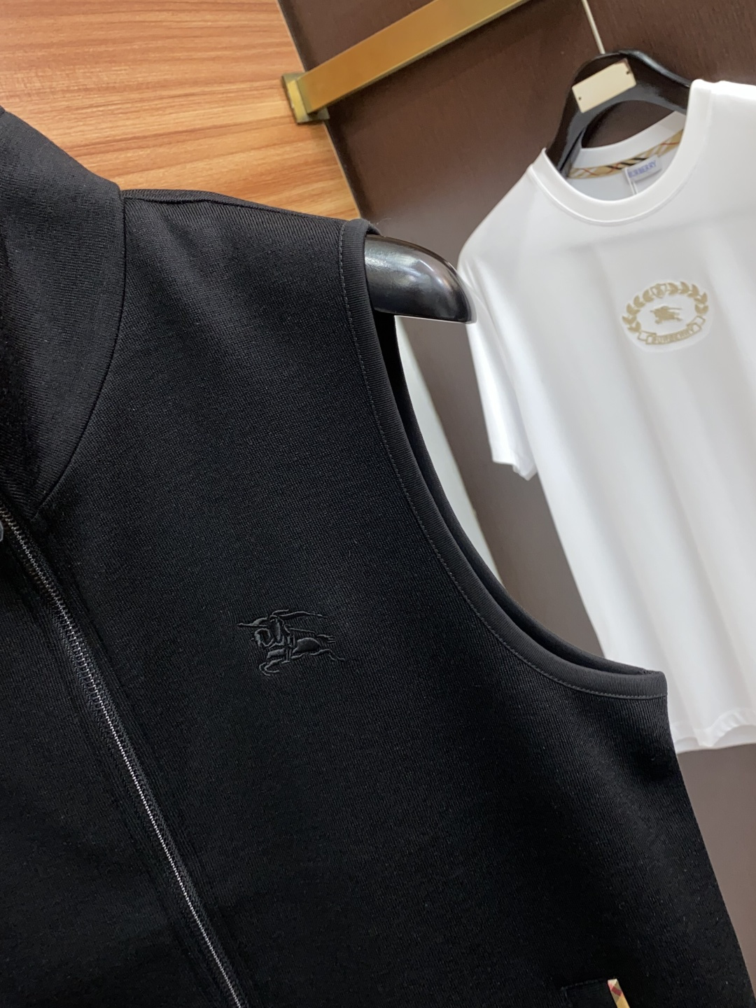 巴宝莉 高端定制 25秋冬新款针织马甲 精心 设计、兼具舒适性和精致感的专属和系列，提升您这个秋季的着装