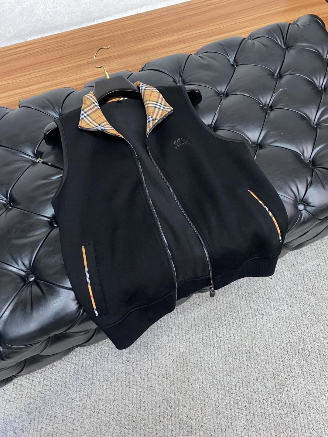 巴宝莉 高端定制 25秋冬新款针织马甲 精心 设计、兼具舒适性和精致感的专属和系列，提升您这个秋季的着装