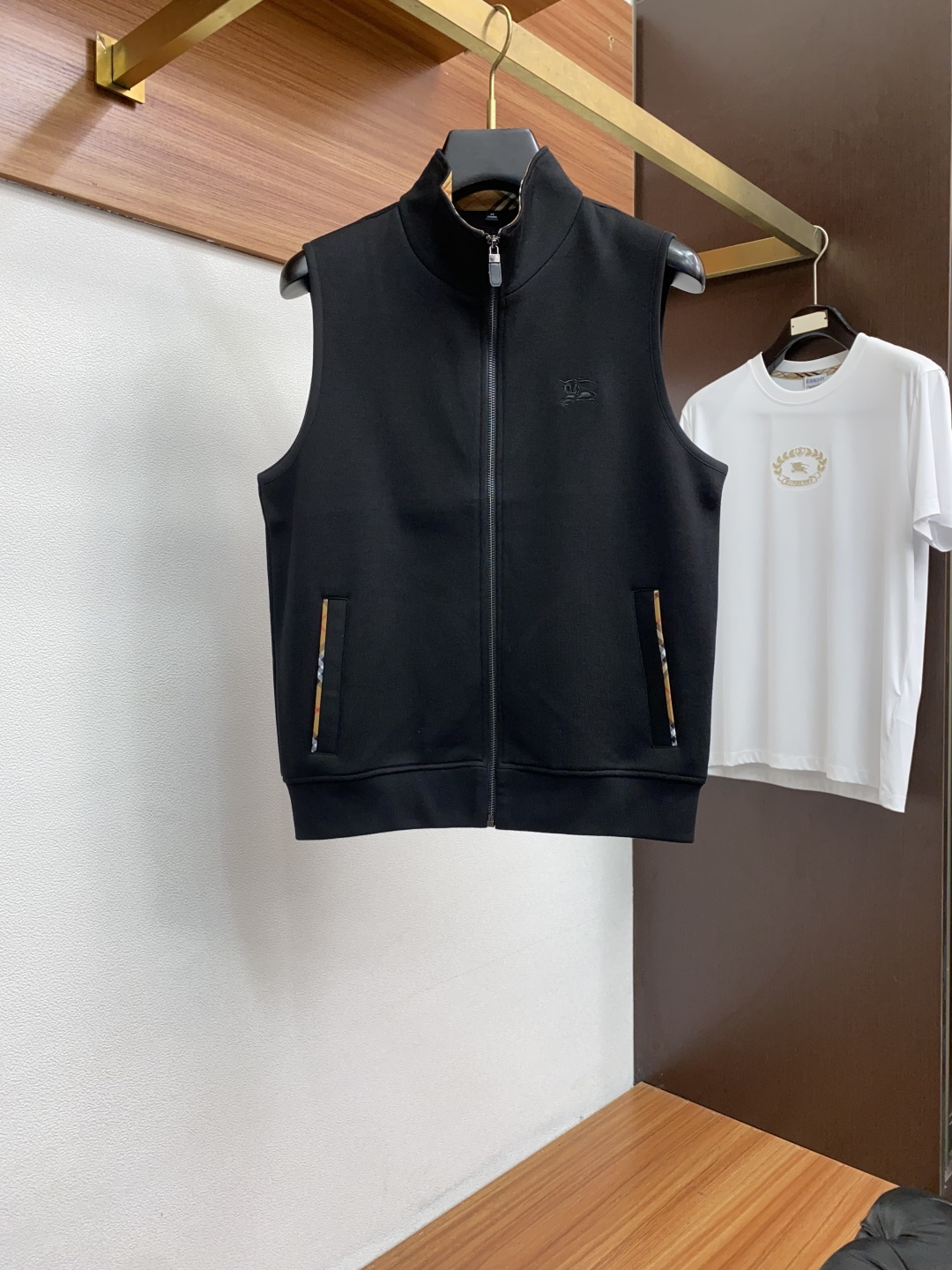 巴宝莉 高端定制 25秋冬新款针织马甲 精心 设计、兼具舒适性和精致感的专属和系列，提升您这个秋季的着装