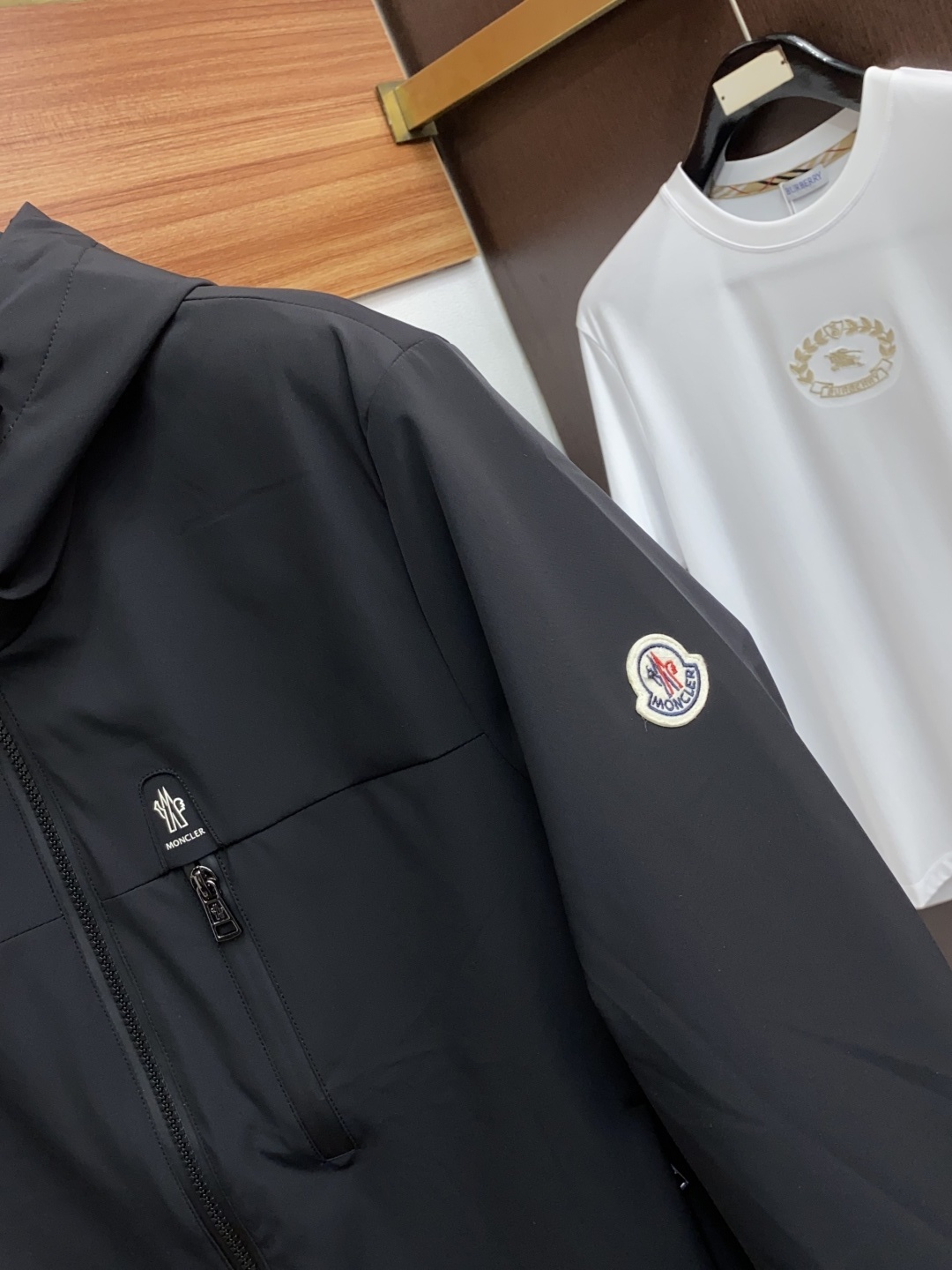 蒙口 羽绒服 2025年秋冬新款 官网 高端原厂代工出品,官方经典王牌单品!最新夹克外套 多明星穿搭示范