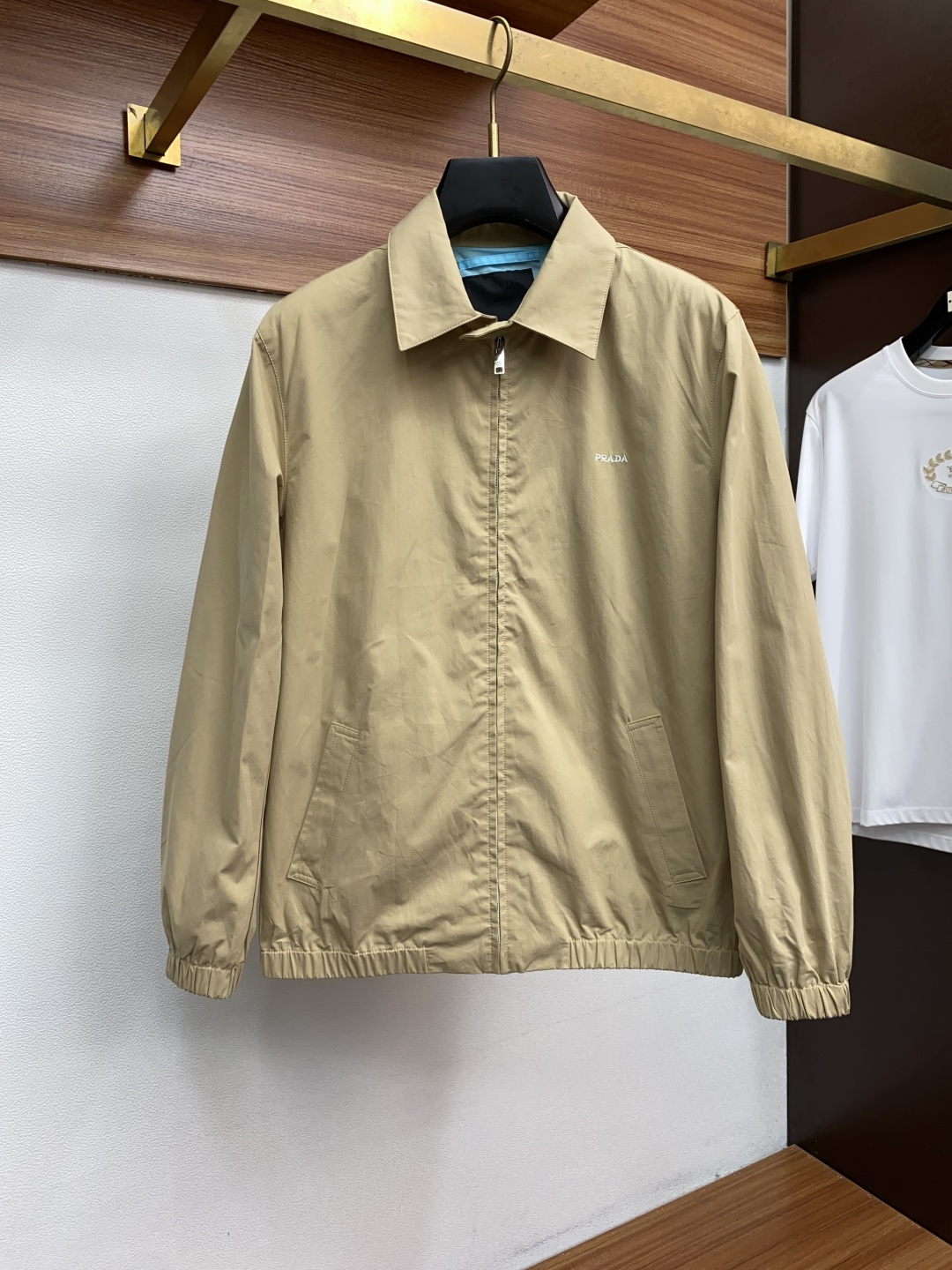 普拉达 2025年秋冬新款 官网 高端原厂代工出品，官方经典王牌单品！最新夹克外套 多明星穿搭示范款！！