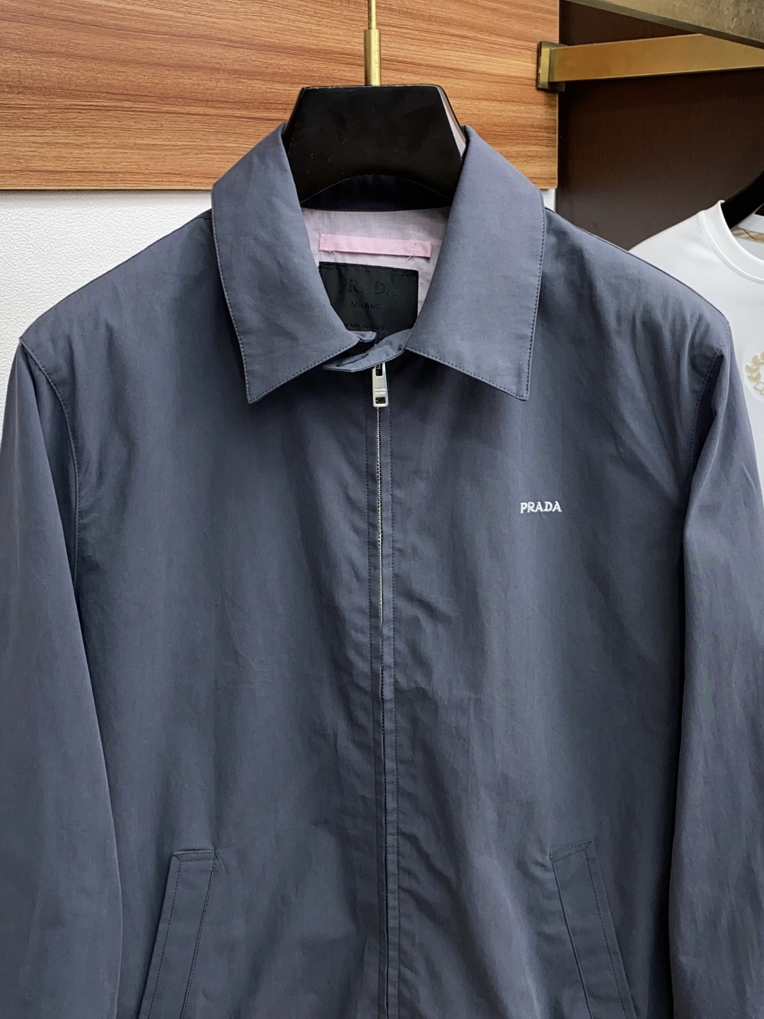 普拉达 2025年秋冬新款 官网 高端原厂代工出品，官方经典王牌单品！最新夹克外套 多明星穿搭示范款！！