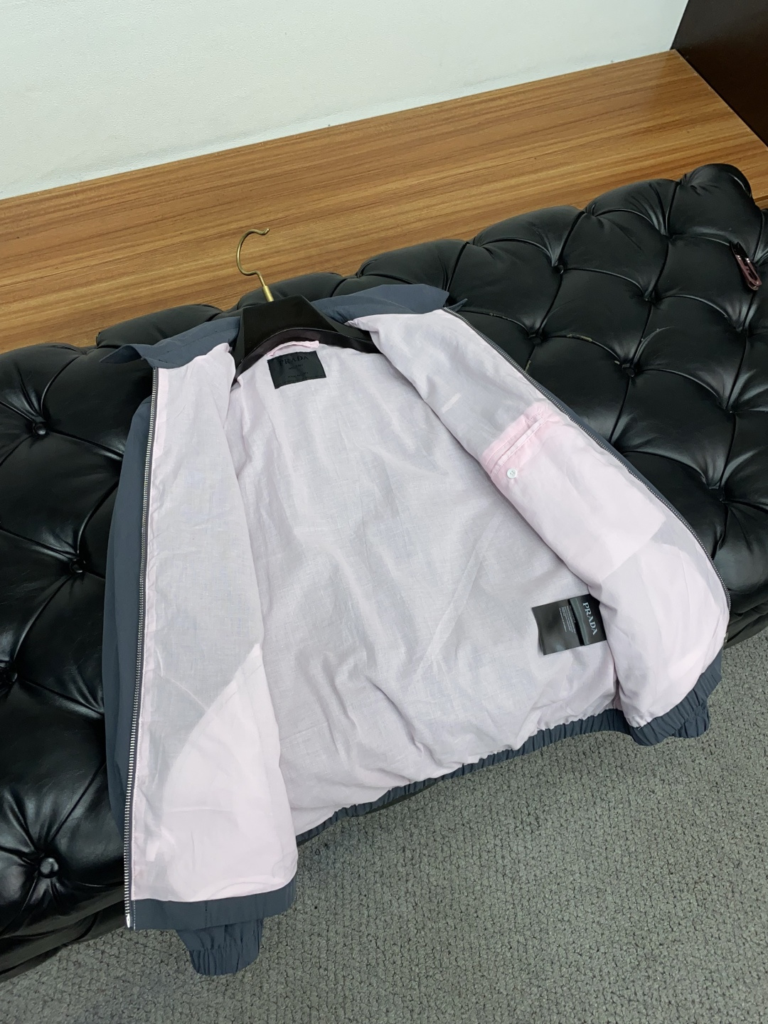 普拉达 2025年秋冬新款 官网 高端原厂代工出品，官方经典王牌单品！最新夹克外套 多明星穿搭示范款！！