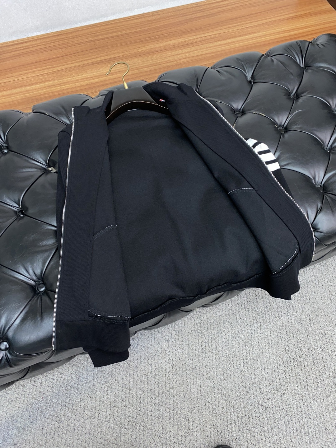 TB 重磅推荐！2025秋冬新款 专柜同步 时尚经典基础款本色秋冬必备款 拉链纯棉卫衣 精致简洁大方色织