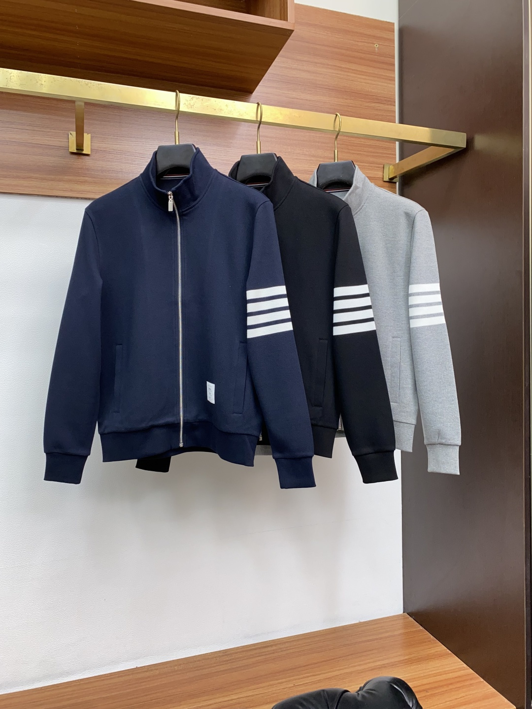 TB 重磅推荐！2025秋冬新款 专柜同步 时尚经典基础款本色秋冬必备款 拉链纯棉卫衣 精致简洁大方色织