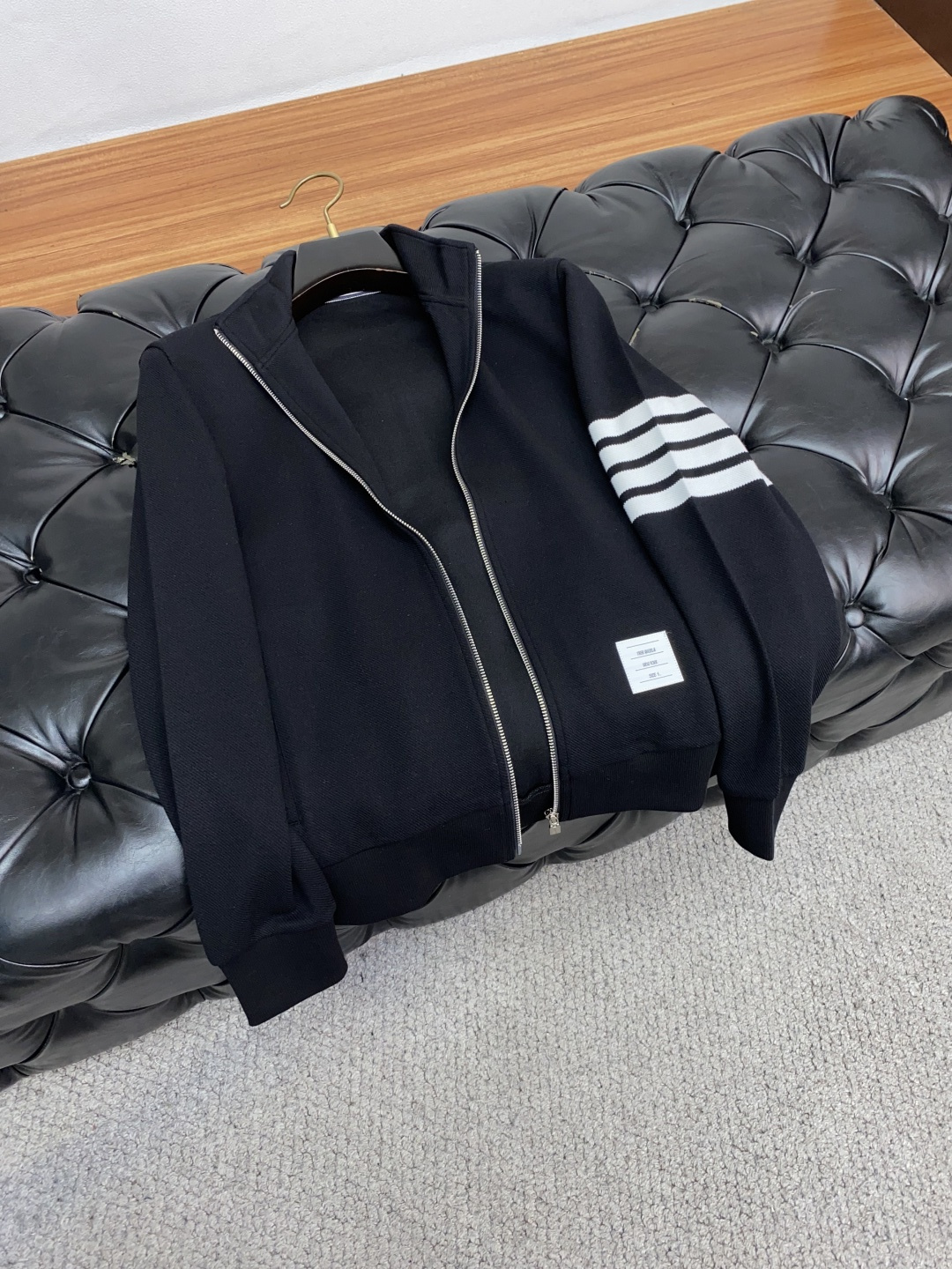 TB 重磅推荐！2025秋冬新款 专柜同步 时尚经典基础款本色秋冬必备款 拉链纯棉卫衣 精致简洁大方色织