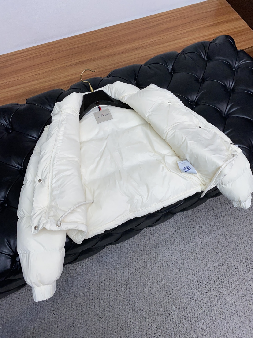 女款 蒙口 秋冬新款羽绒服 原版1:1订制五金配件全进口原版定制 欢迎专柜对比 绝对的高品质 采用顶级9