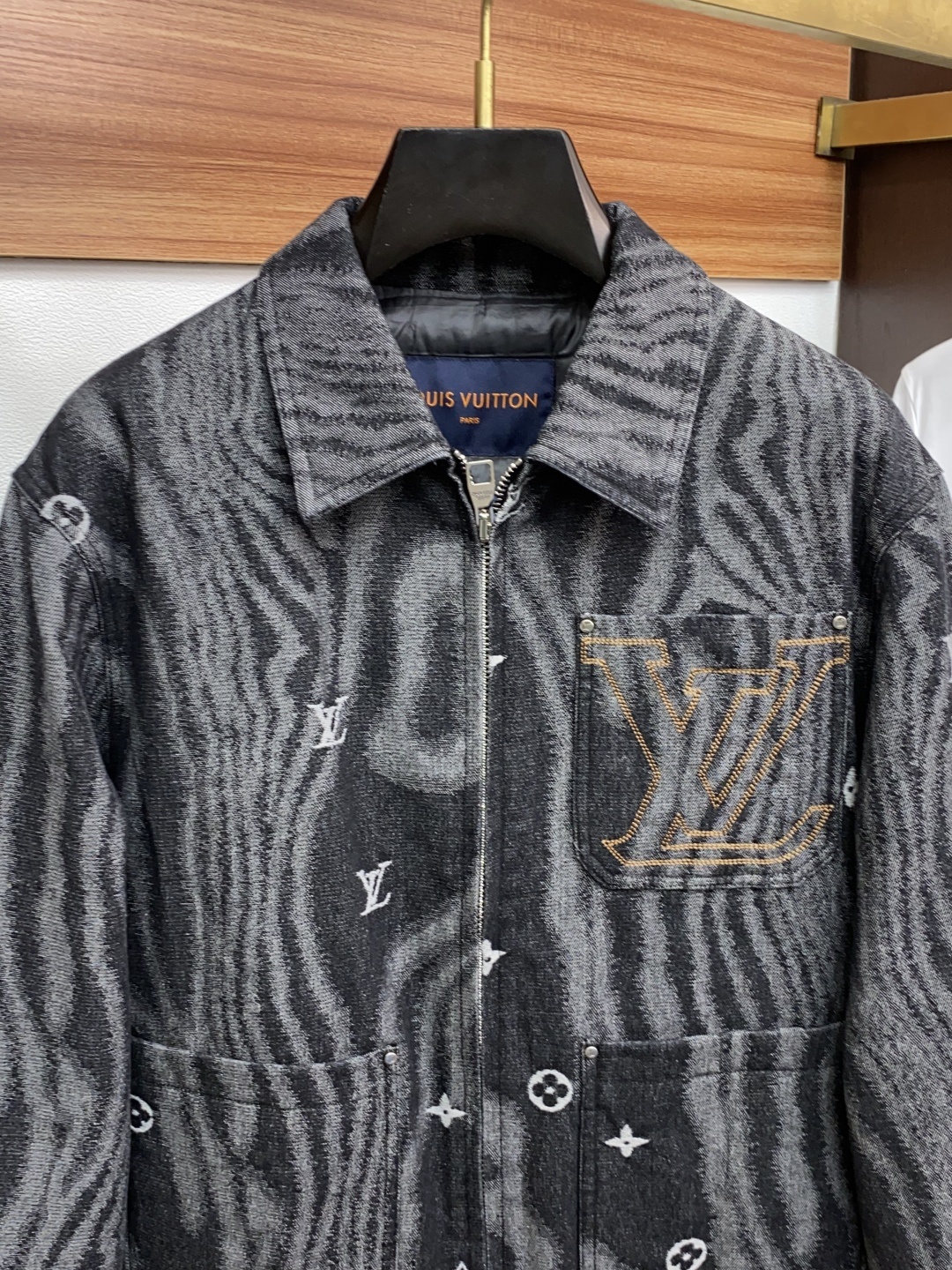 1v路易威登 2025年秋冬新款 羽绒服 官网 高端原厂代工出品,官方经典王牌单品!最新羽绒夹克外套 多