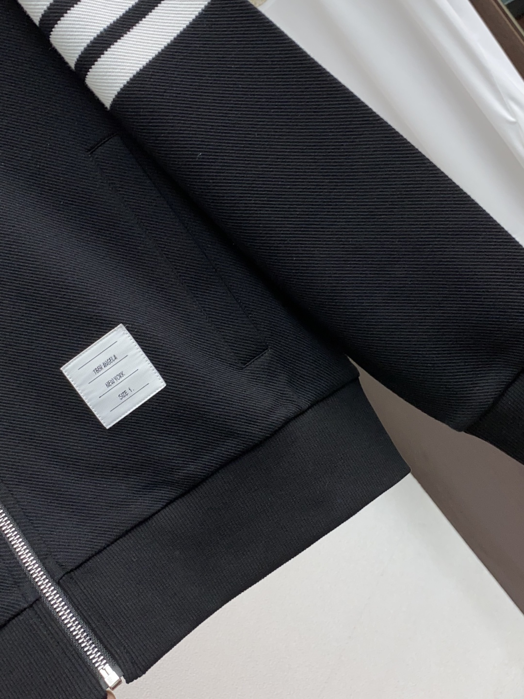 TB 重磅推荐！2025秋冬新款 专柜同步 时尚经典基础款本色秋冬必备款 拉链纯棉卫衣 精致简洁大方色织