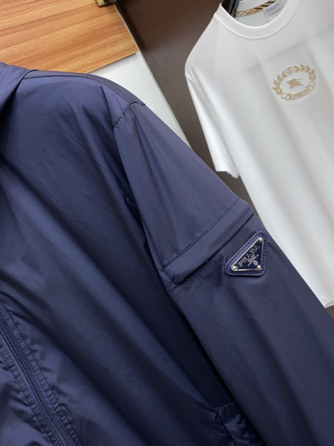 普拉达 2025年秋冬新款 官网 高端原厂代工出品，官方经典王牌单品！最新棉衣夹克外套 多明星穿搭示范款