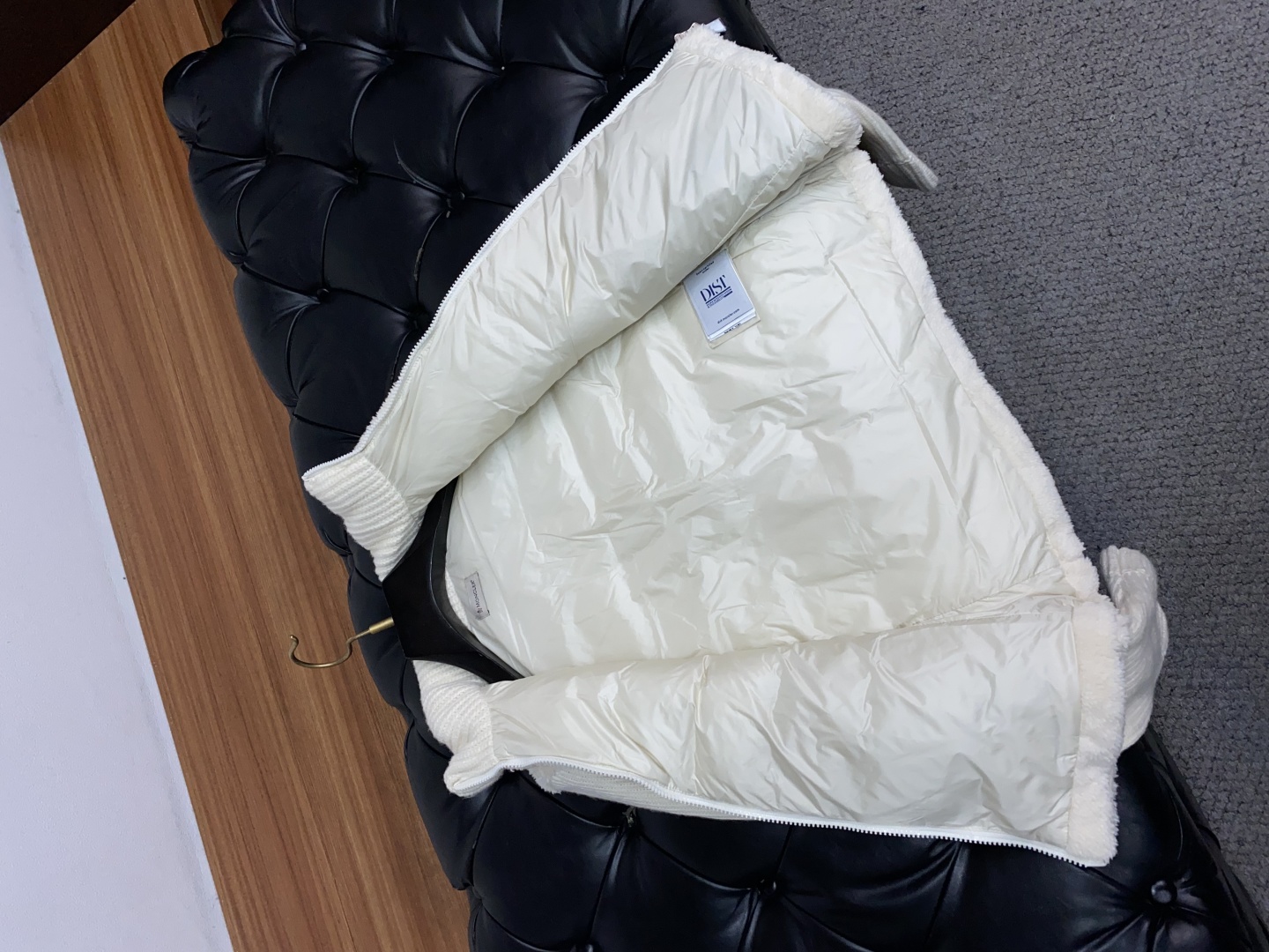 女款 蒙口 秋冬新款羽绒服 原版1:1订制五金配件全进口原版定制 欢迎专柜对比 绝对的高品质 采用顶级9