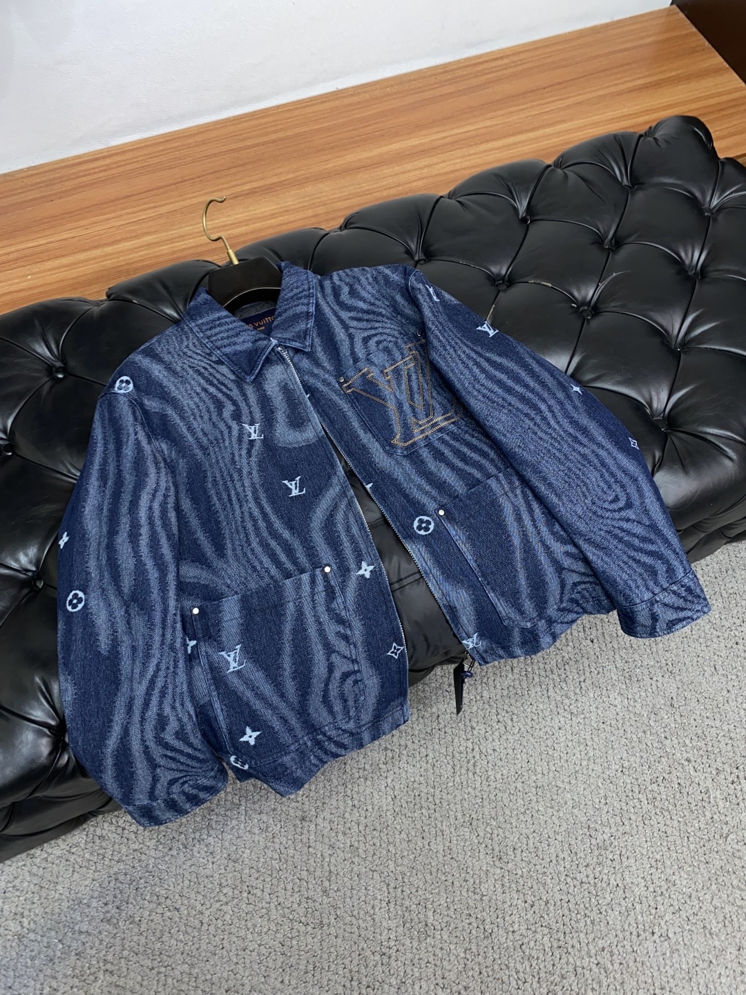 1v路易威登 2025年秋冬新款 羽绒服 官网 高端原厂代工出品,官方经典王牌单品!最新羽绒夹克外套 多