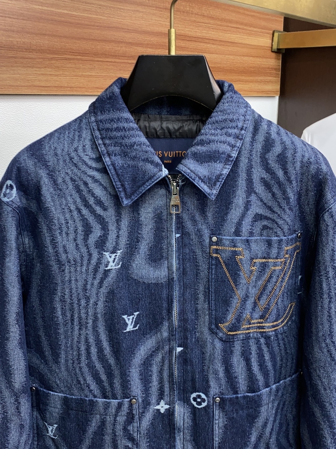 1v路易威登 2025年秋冬新款 羽绒服 官网 高端原厂代工出品,官方经典王牌单品!最新羽绒夹克外套 多