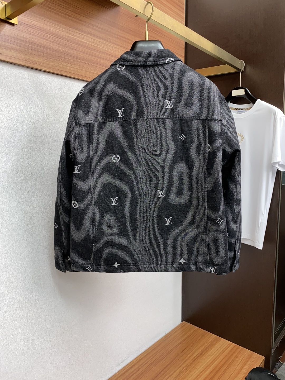 1v路易威登 2025年秋冬新款 羽绒服 官网 高端原厂代工出品,官方经典王牌单品!最新羽绒夹克外套 多