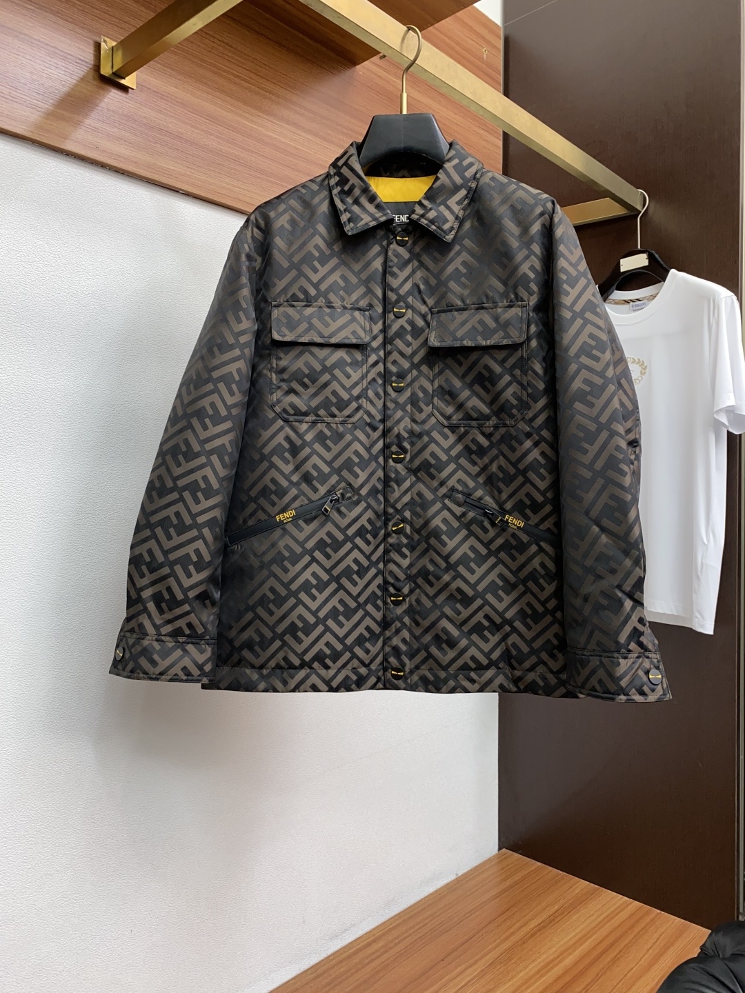 芬迪 2025年秋冬新款 羽绒服 官网 高端原厂代工出品,官方经典王牌单品!最新夹克外套 多明星穿搭示范