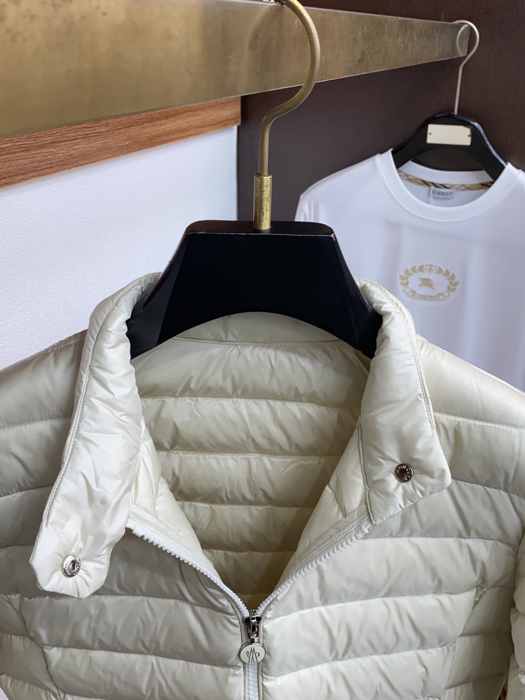 Moncler Women's Lightweight Down Jacket - Warm, Stylish, and Comfortable 4 cmp i1756541903004 3968 0 4