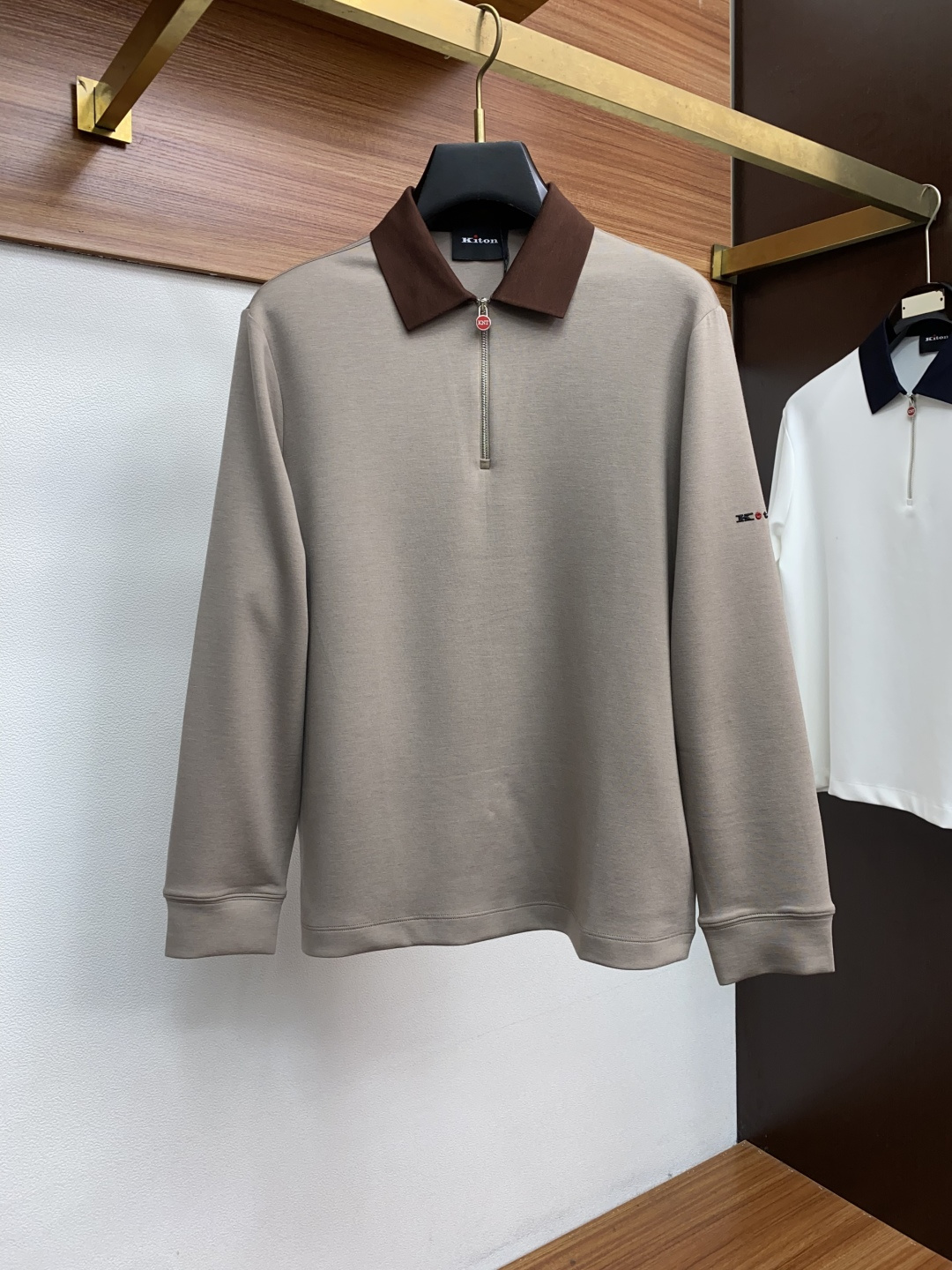 kiton 顶级品质 {醋酸羊绒系列} 专柜官网同步发售！辅料全部原版定制出品，贸易公司真品订单。高级定