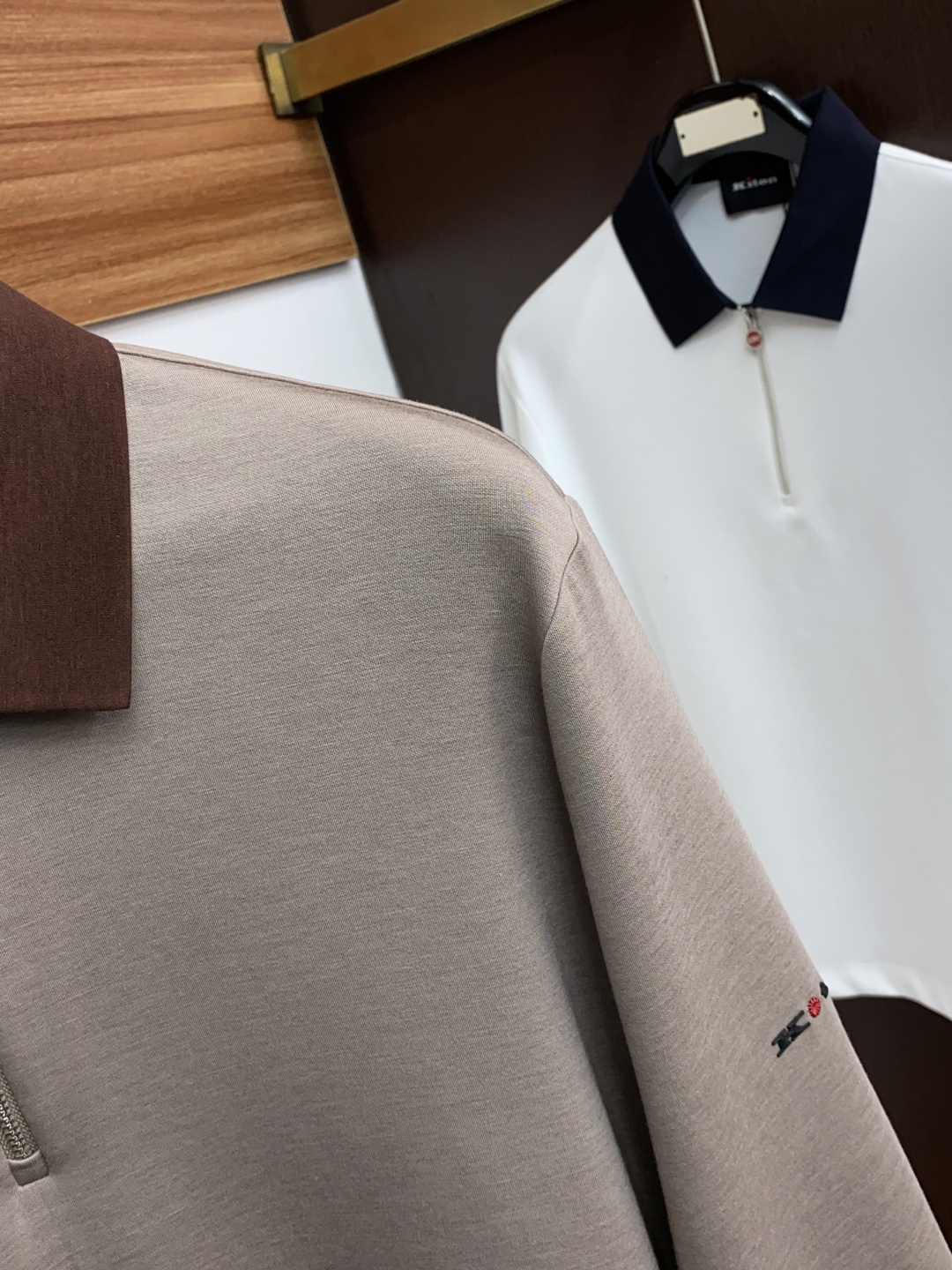 kiton 顶级品质 {醋酸羊绒系列} 专柜官网同步发售！辅料全部原版定制出品，贸易公司真品订单。高级定